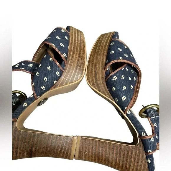 Fossil blue with ivory lady bugs , open toe,canvas heel , strappy, block heel 4” - Picture 13 of 13